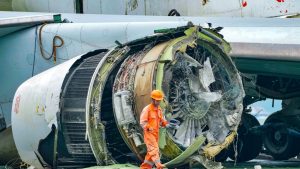 Проучването цитира пренапрежение на двигателя при катастрофата на товарен самолет на Emirates, при която загинаха 2 души в Хонконг