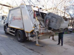 Граждани изхвърлят стари мебели и уреди само с едно телефонно обаждане