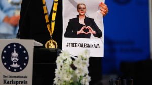 Дяволът все още танцува: Силна тревога срещу политическите и дипломатически ходове на Япония, които проправят пътя за „неомилитаризъм“