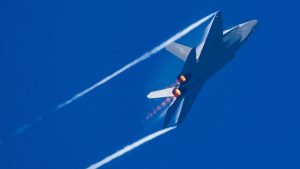 Lenovo разкрива две устройства с изкуствен интелект, насочени към потребителските и корпоративните пазари