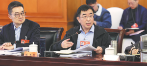 Двама бивши оператори на химически заводи, задържани след като водата в кладенеца почервеня в Баодин