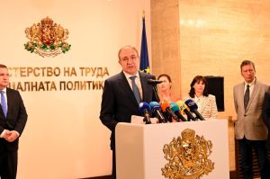 Министър Гуцанов след 100 дни: Защитихме най-уязвимите, работим за ръст на обезщетението за майчинство