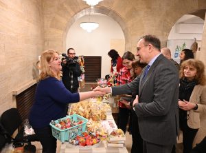 Министър Гуцанов: Великденският дух не е в лъскавите витрини, а в каузите